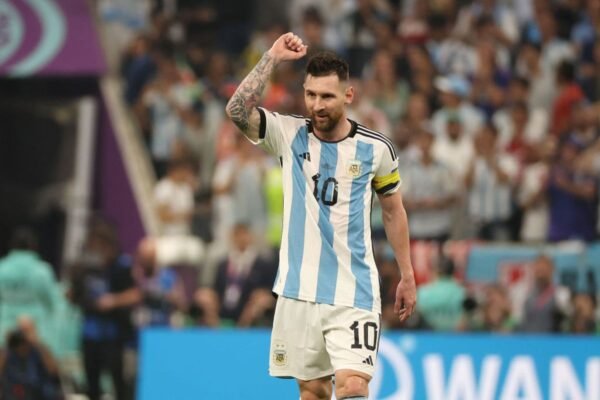 Lionel Messi Pensiun dari Dunia Sepak Bola: Warisan Legenda yang Tak Tergantikan